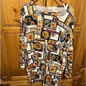 Very pretty matching skirt and top from Carolina Colours . Size XL beautiful !